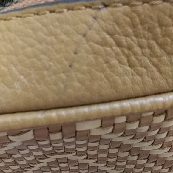 Michael Kors Crossbody Bag. - Picture 7 of 7